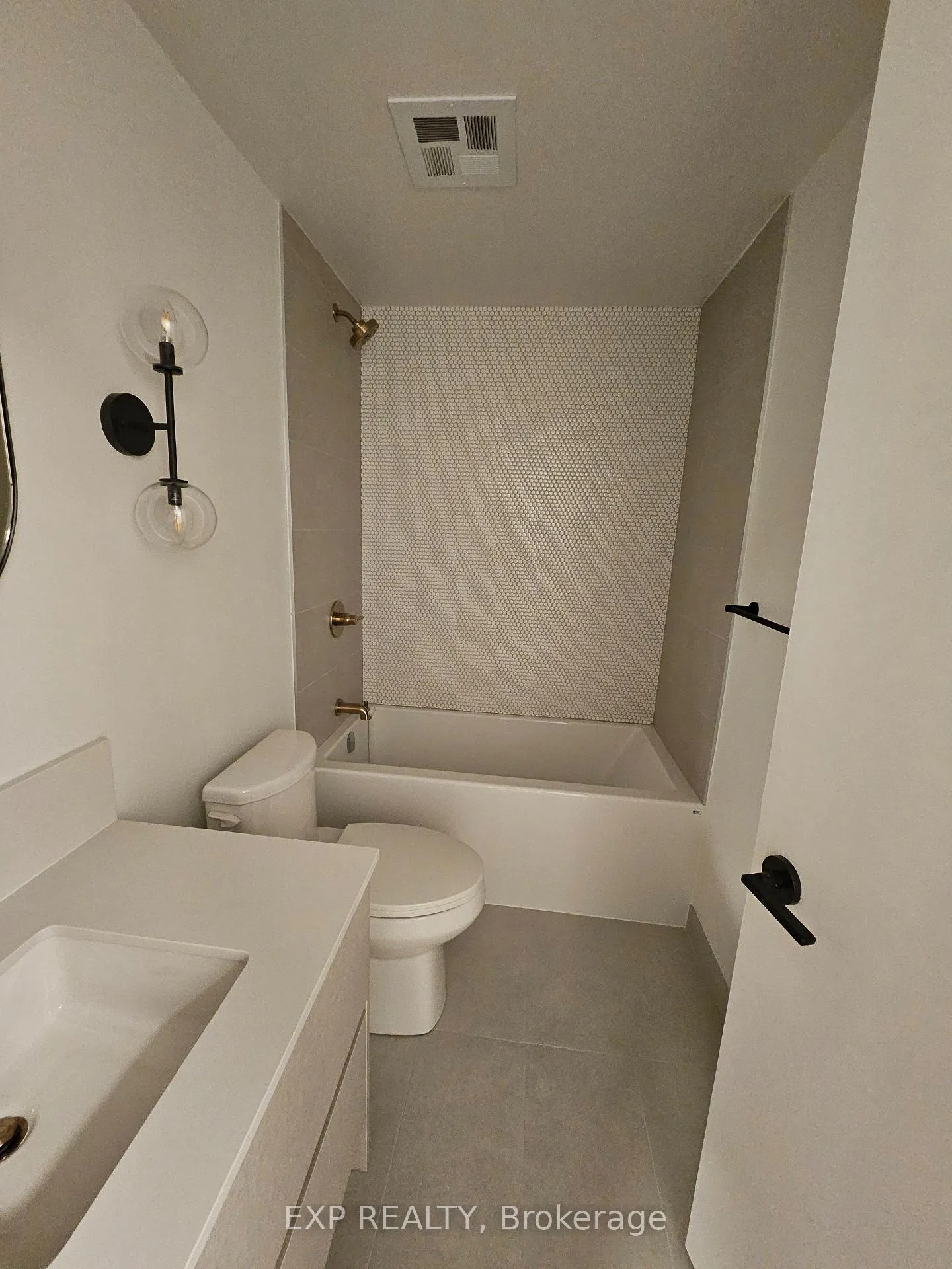 Photo 5 of Unit 209, 1285 Queen Street E, Toronto, Greenwood-Coxwell — HOMEH