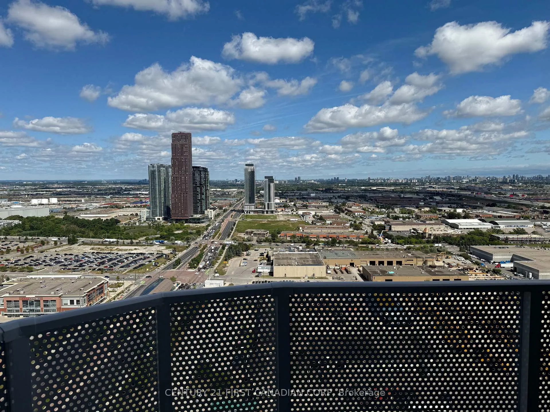 Photo 1 of Unit D-3705, 28 Interchange Way, Vaughan, Vaughan Corporate Centre — HOMEH