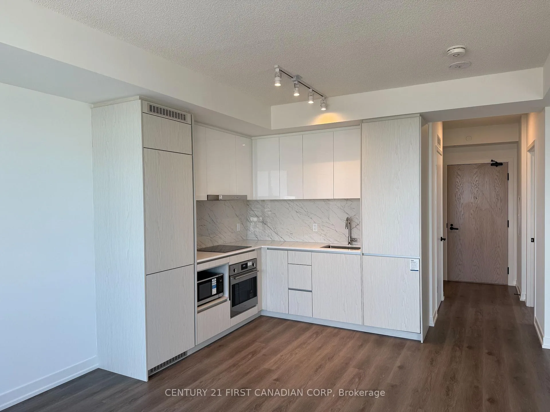 Photo 4 of Unit D-3705, 28 Interchange Way, Vaughan, Vaughan Corporate Centre — HOMEH