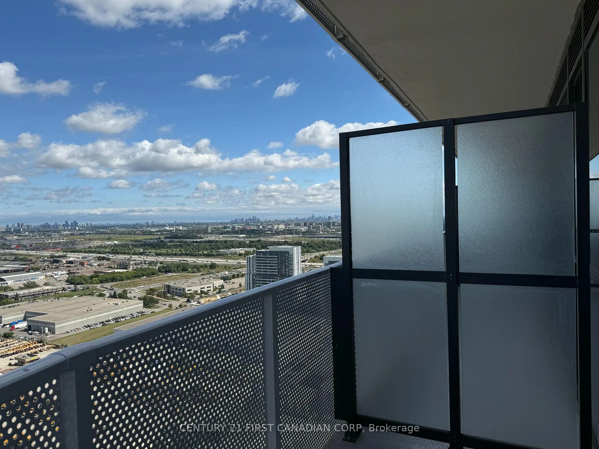 Photo 6 of Unit D-3705, 28 Interchange Way, Vaughan, Vaughan Corporate Centre — HOMEH