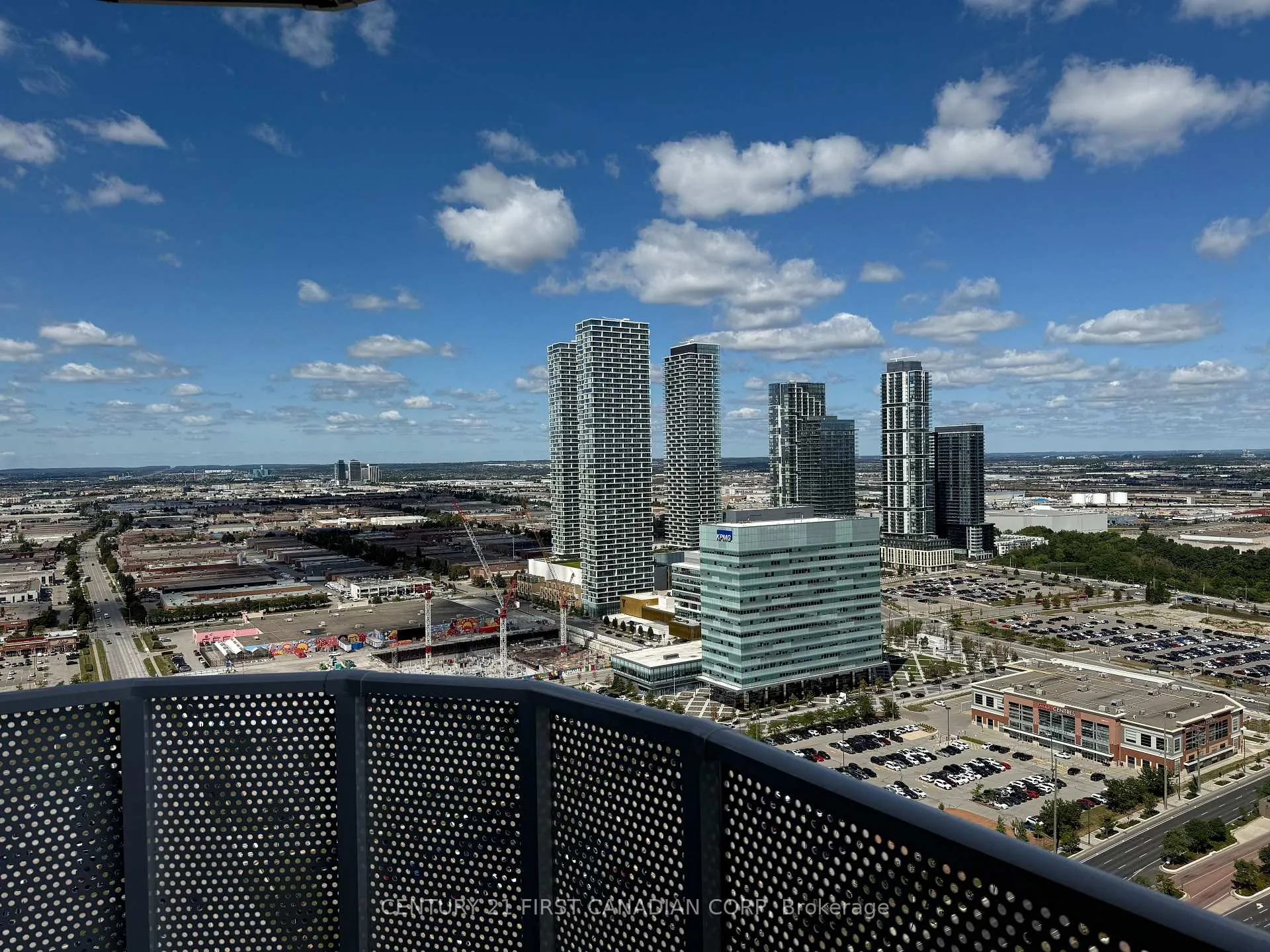 Photo 7 of Unit D-3705, 28 Interchange Way, Vaughan, Vaughan Corporate Centre — HOMEH