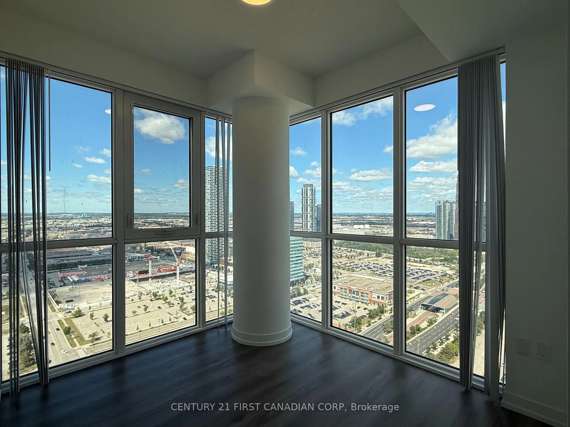 Photo 8 of Unit D-3705, 28 Interchange Way, Vaughan, Vaughan Corporate Centre — HOMEH