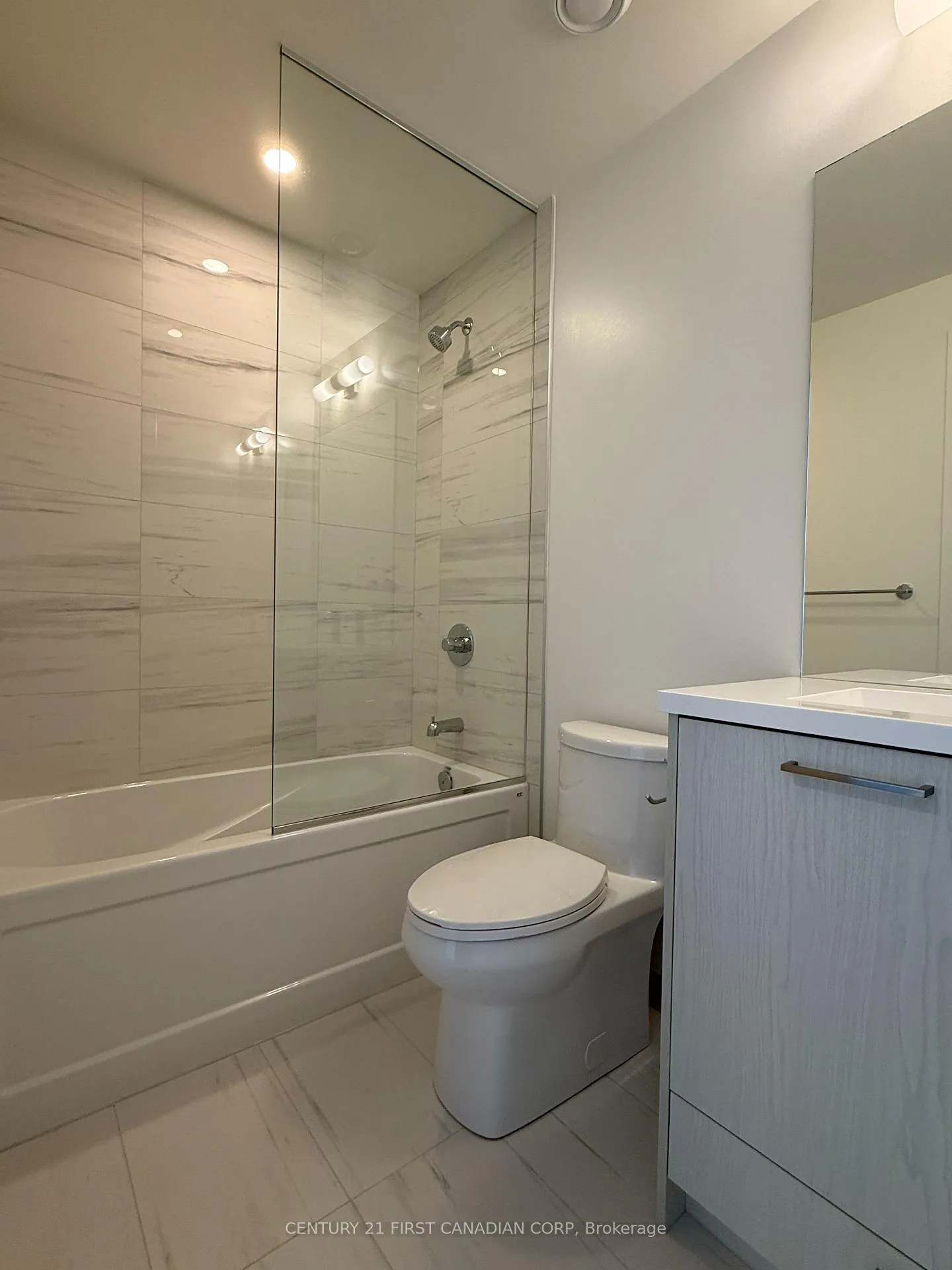 Photo 14 of Unit D-3705, 28 Interchange Way, Vaughan, Vaughan Corporate Centre — HOMEH