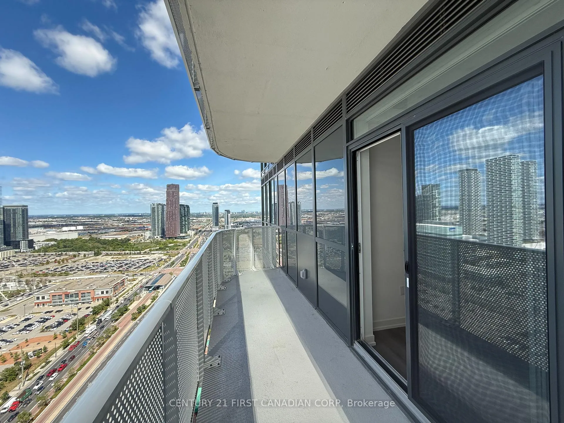 Photo 15 of Unit D-3705, 28 Interchange Way, Vaughan, Vaughan Corporate Centre — HOMEH