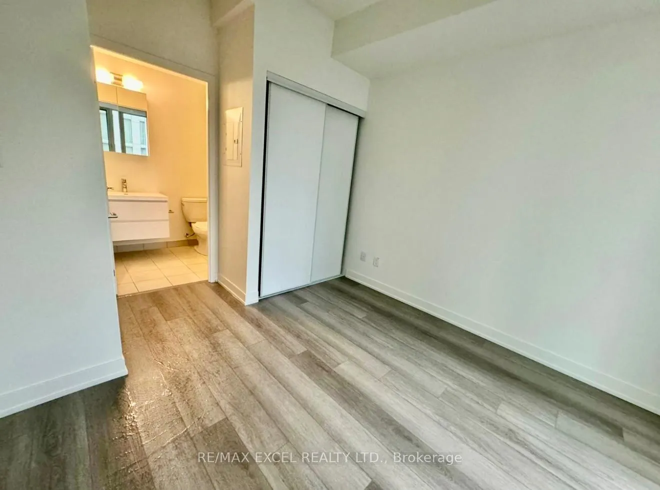 Photo 3 of Unit 814, 8119 Birchmount Road, Markham, Unionville — HOMEH