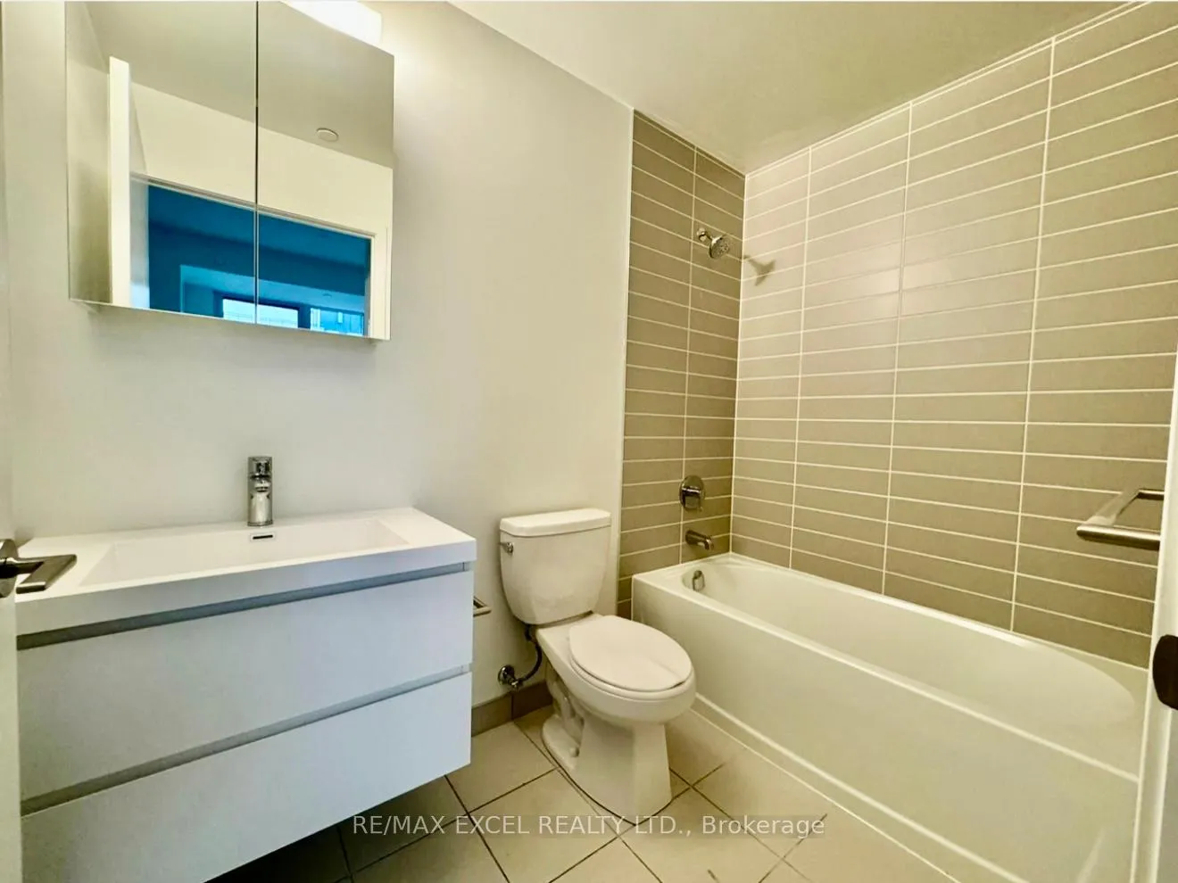 Photo 4 of Unit 814, 8119 Birchmount Road, Markham, Unionville — HOMEH