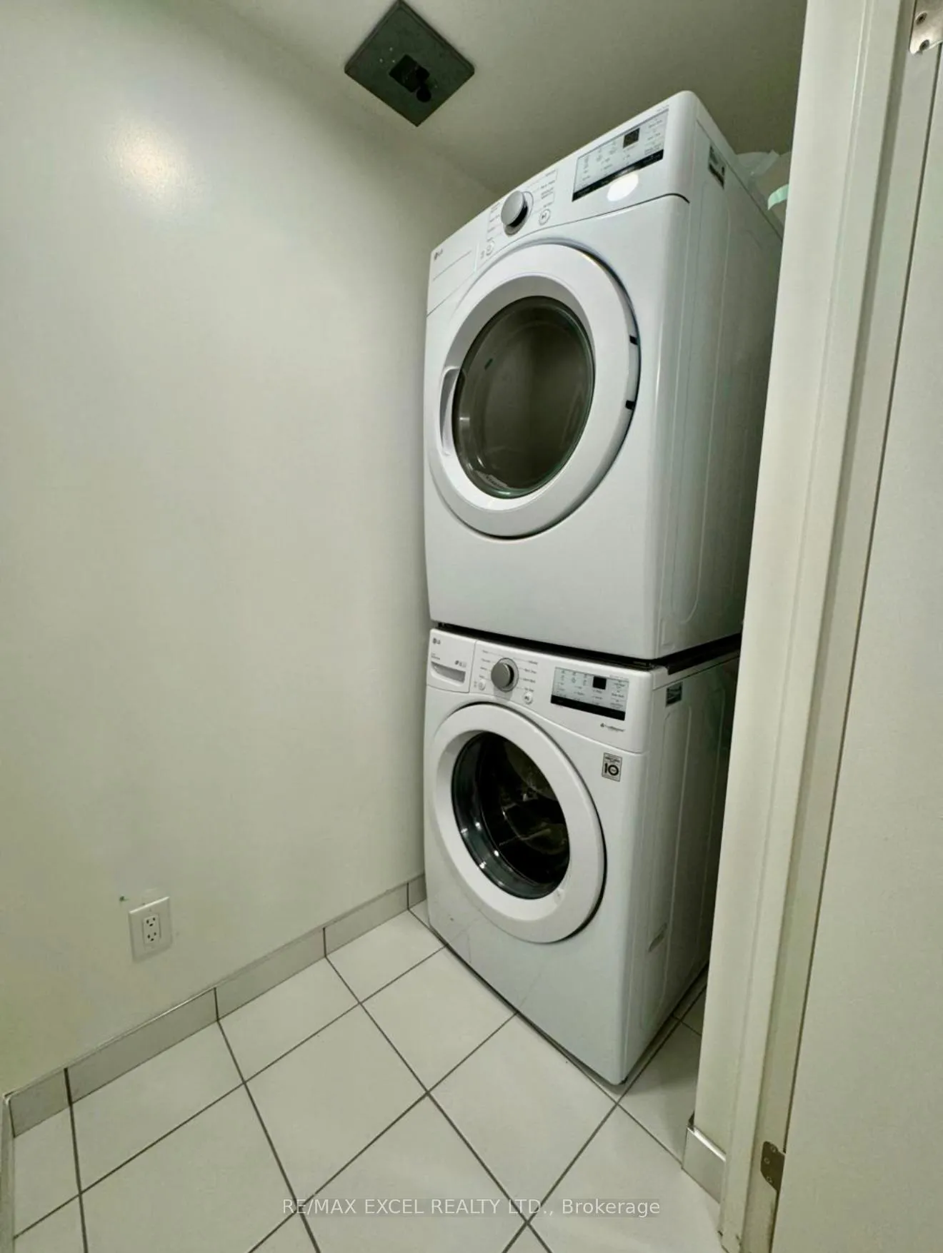 Photo 7 of Unit 814, 8119 Birchmount Road, Markham, Unionville — HOMEH