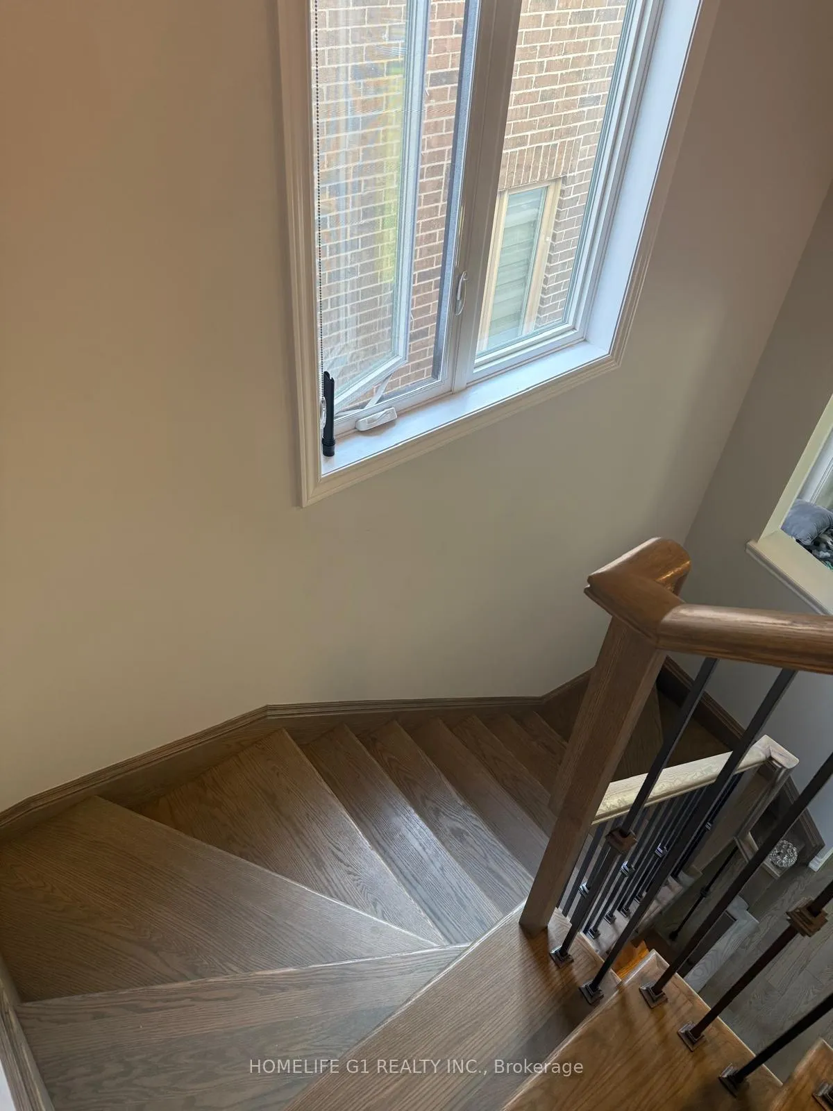 Photo 3 of 1115 Thompson Drive, Oshawa, Kedron — HOMEH