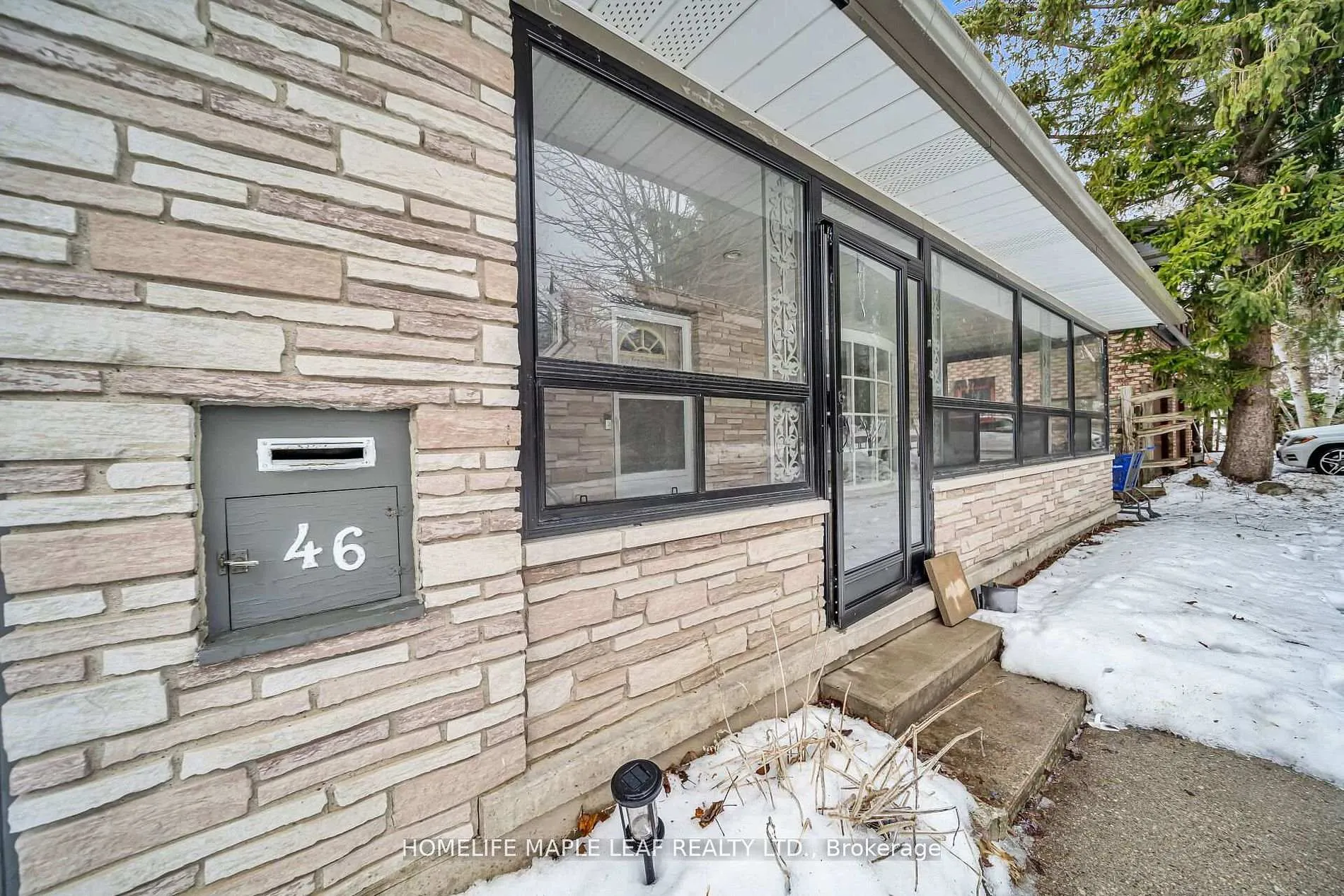 Photo 3 of 46 Chicopee Terrace, Kitchener — HOMEH