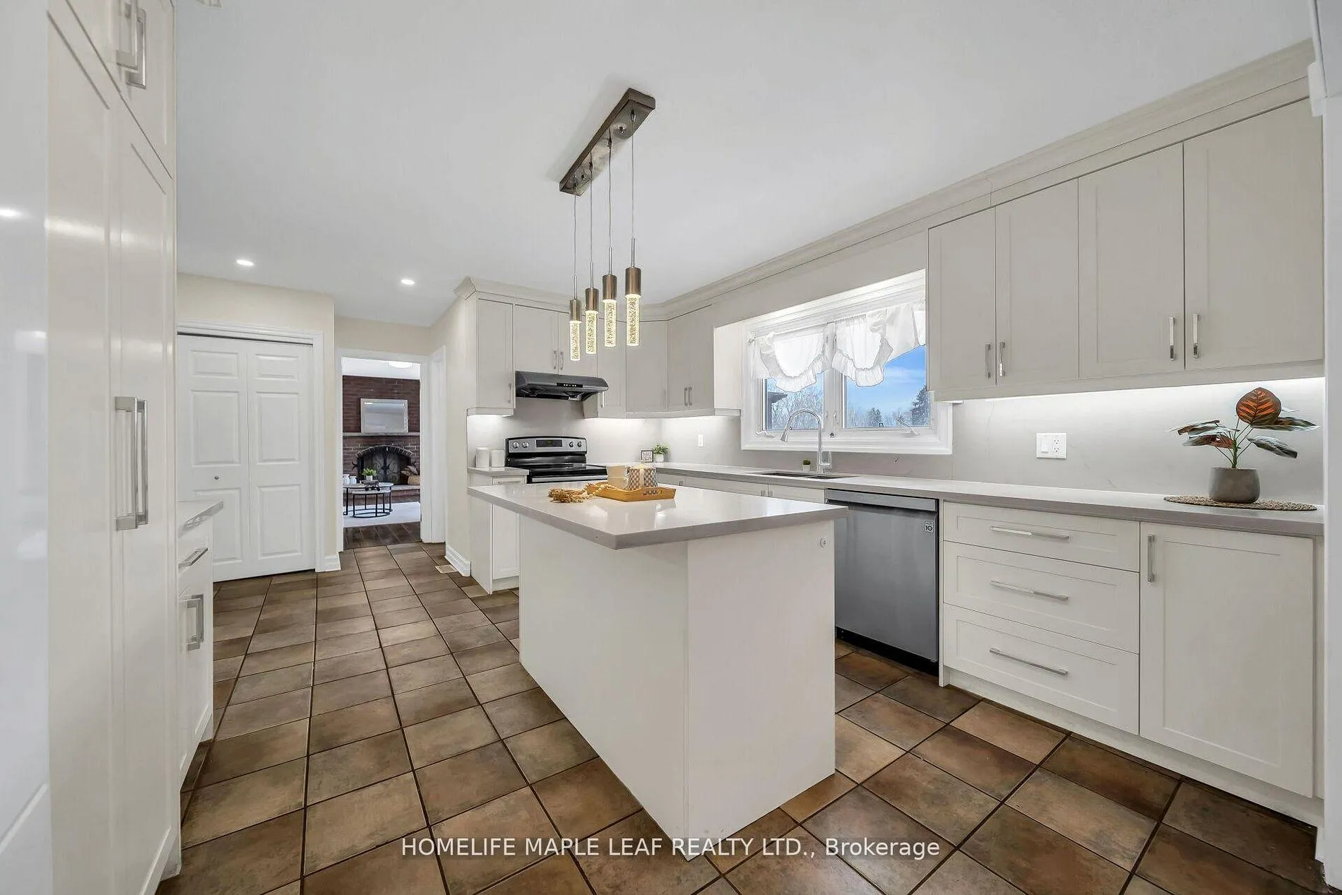 Photo 11 of 46 Chicopee Terrace, Kitchener — HOMEH