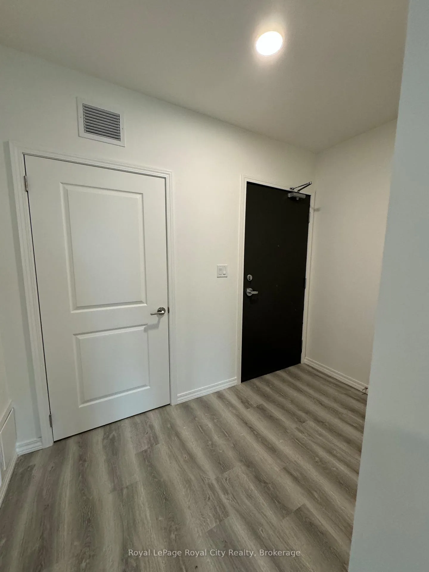 Photo 2 of Unit 211, 1098 Paisley Road, Guelph, Willow West/Sugarbush/West Acres — HOMEH