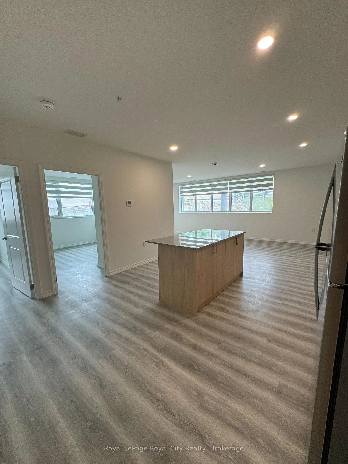 Photo 4 of Unit 211, 1098 Paisley Road, Guelph, Willow West/Sugarbush/West Acres — HOMEH