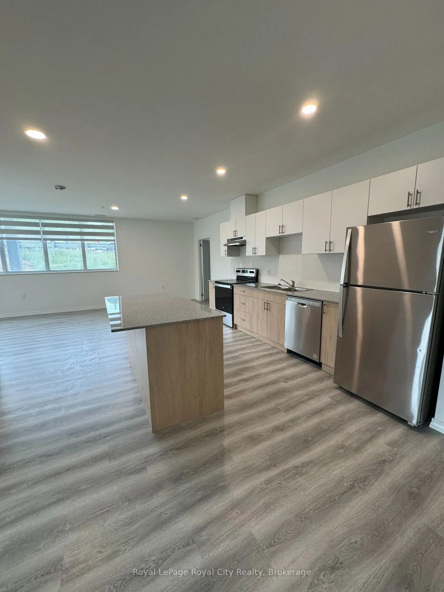 Photo 5 of Unit 211, 1098 Paisley Road, Guelph, Willow West/Sugarbush/West Acres — HOMEH