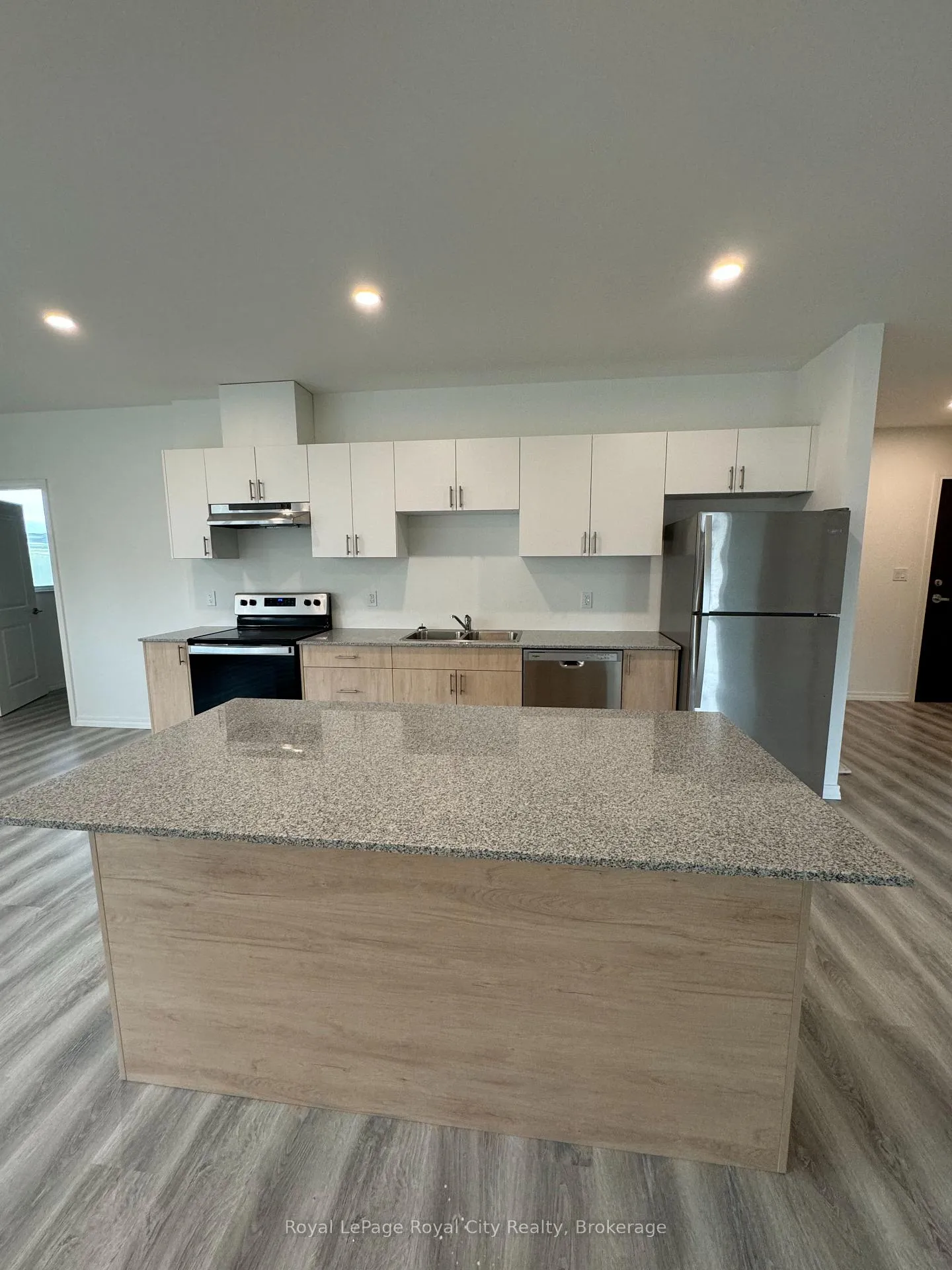Photo 6 of Unit 211, 1098 Paisley Road, Guelph, Willow West/Sugarbush/West Acres — HOMEH