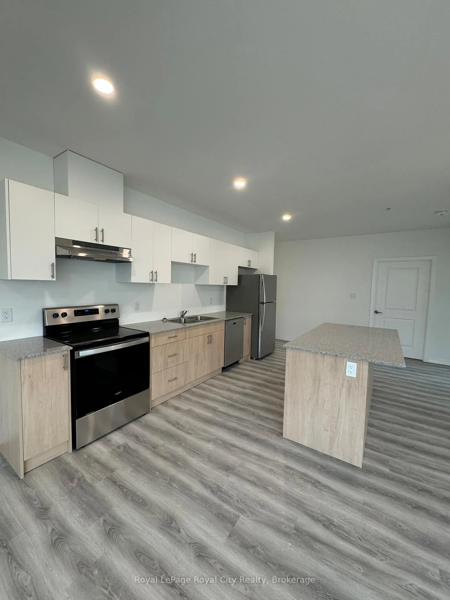 Photo 7 of Unit 211, 1098 Paisley Road, Guelph, Willow West/Sugarbush/West Acres — HOMEH