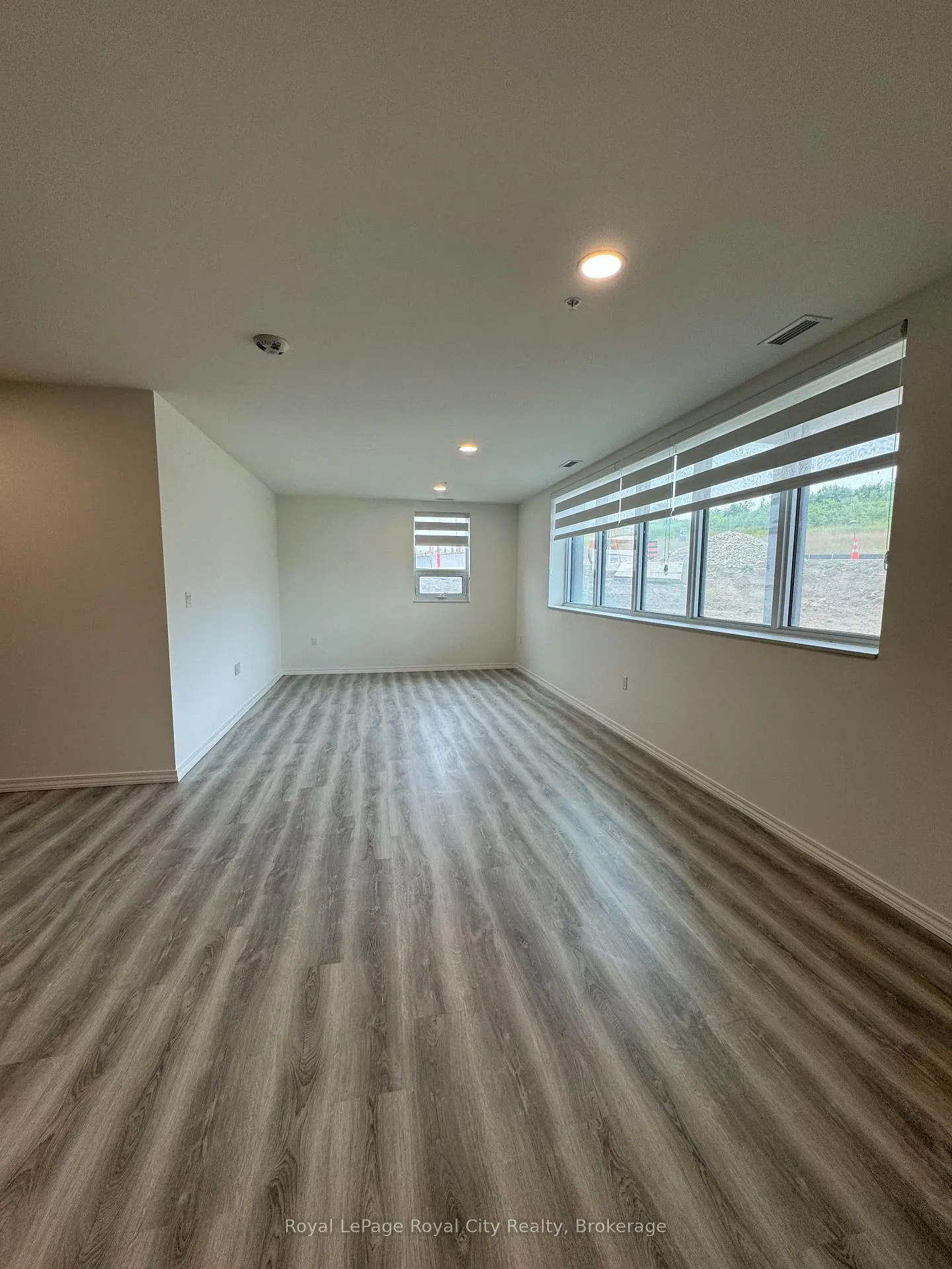 Photo 8 of Unit 211, 1098 Paisley Road, Guelph, Willow West/Sugarbush/West Acres — HOMEH