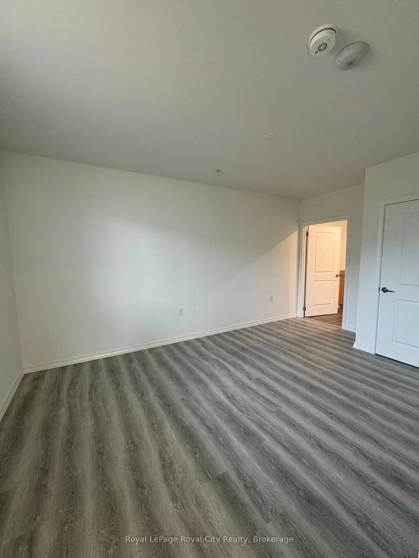 Photo 9 of Unit 211, 1098 Paisley Road, Guelph, Willow West/Sugarbush/West Acres — HOMEH