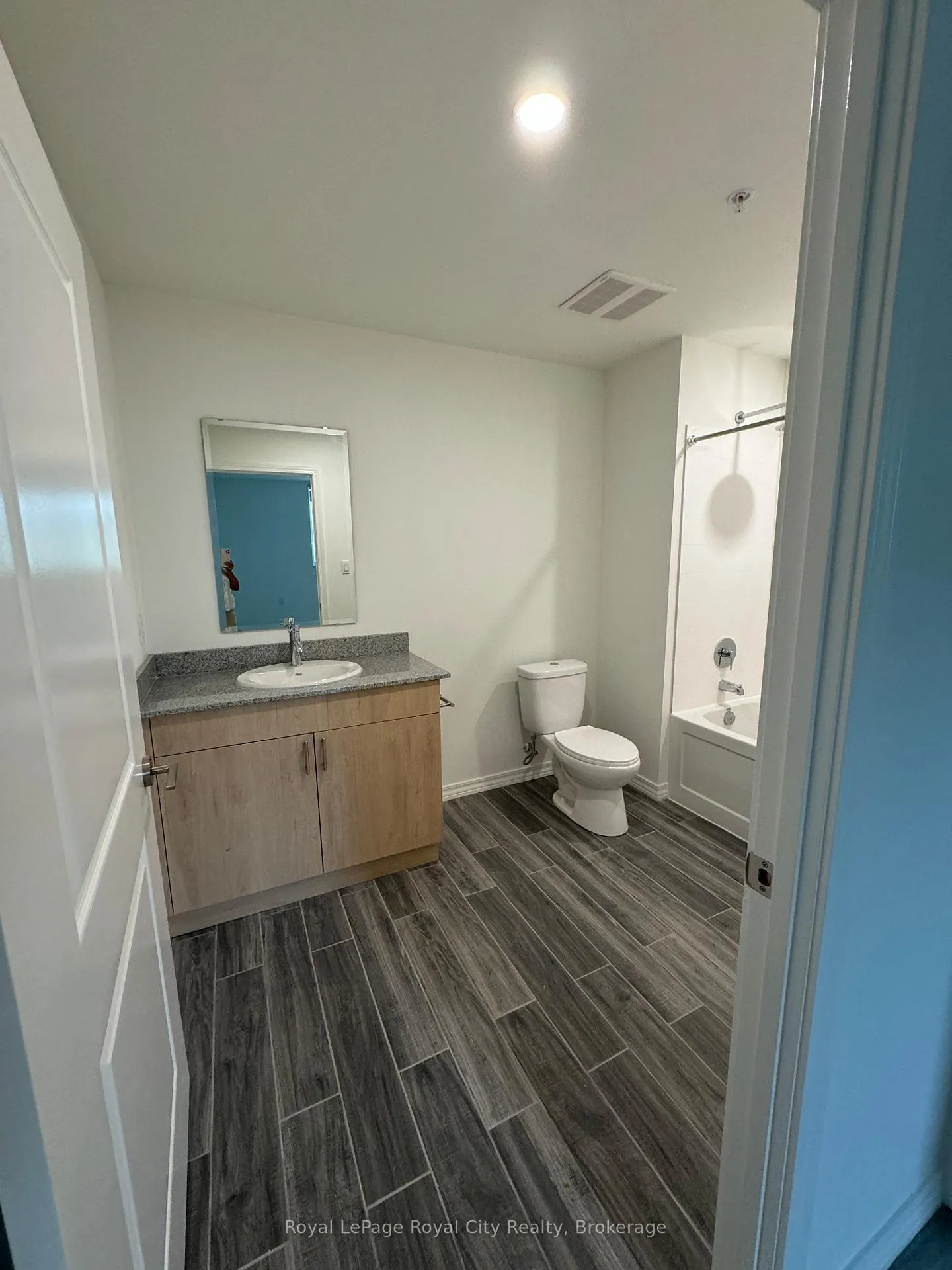 Photo 10 of Unit 211, 1098 Paisley Road, Guelph, Willow West/Sugarbush/West Acres — HOMEH