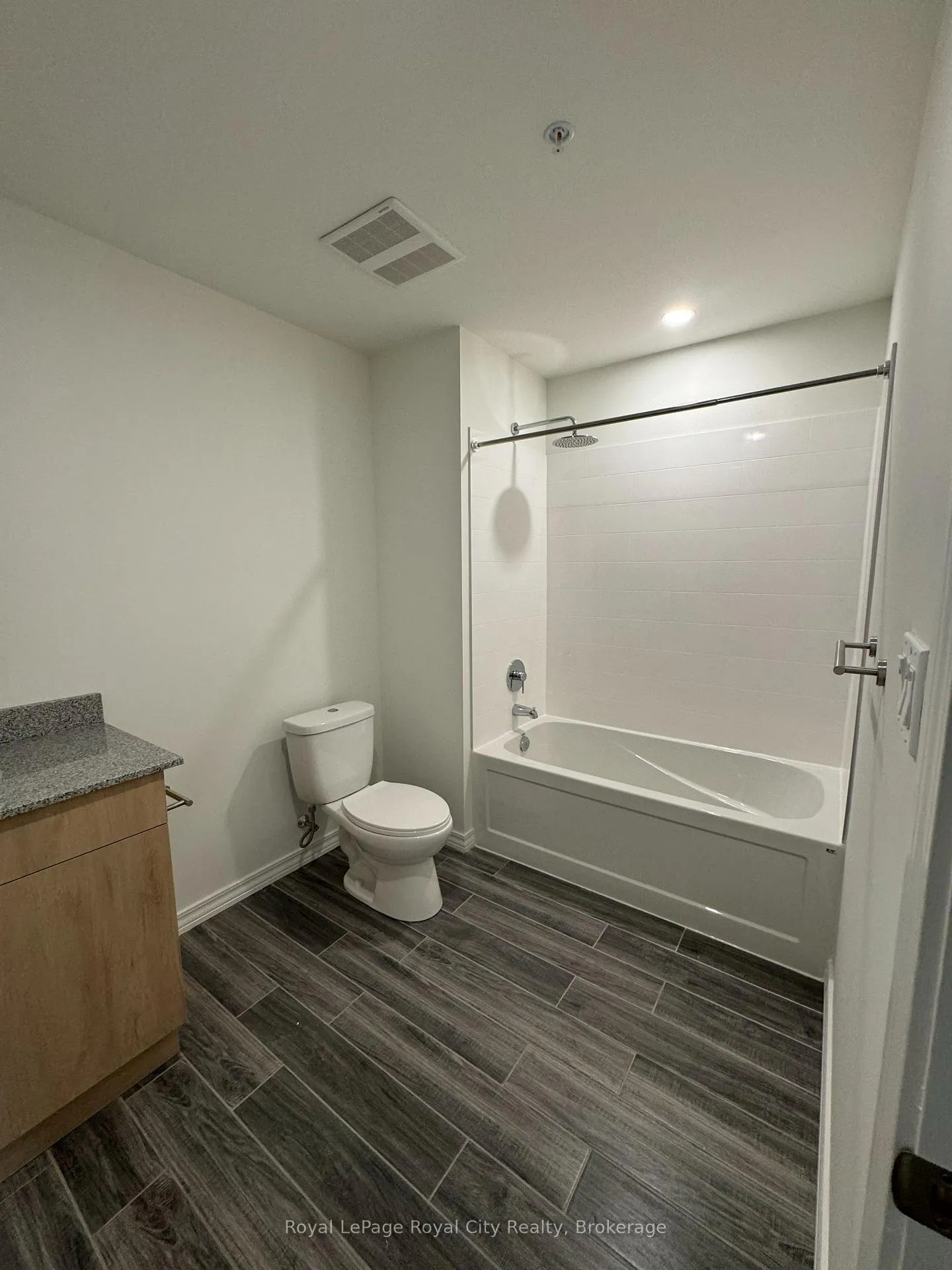 Photo 11 of Unit 211, 1098 Paisley Road, Guelph, Willow West/Sugarbush/West Acres — HOMEH