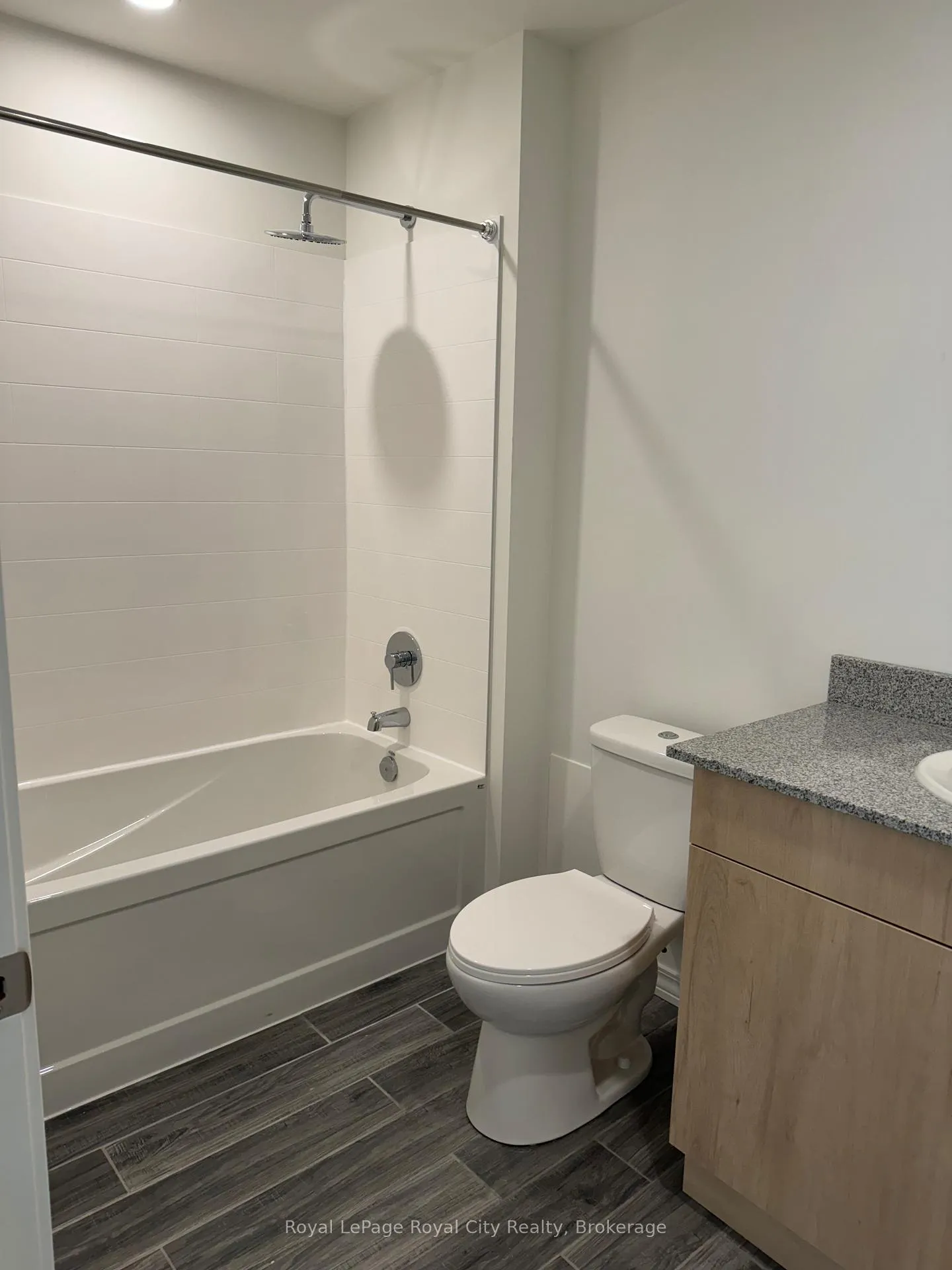 Photo 14 of Unit 211, 1098 Paisley Road, Guelph, Willow West/Sugarbush/West Acres — HOMEH
