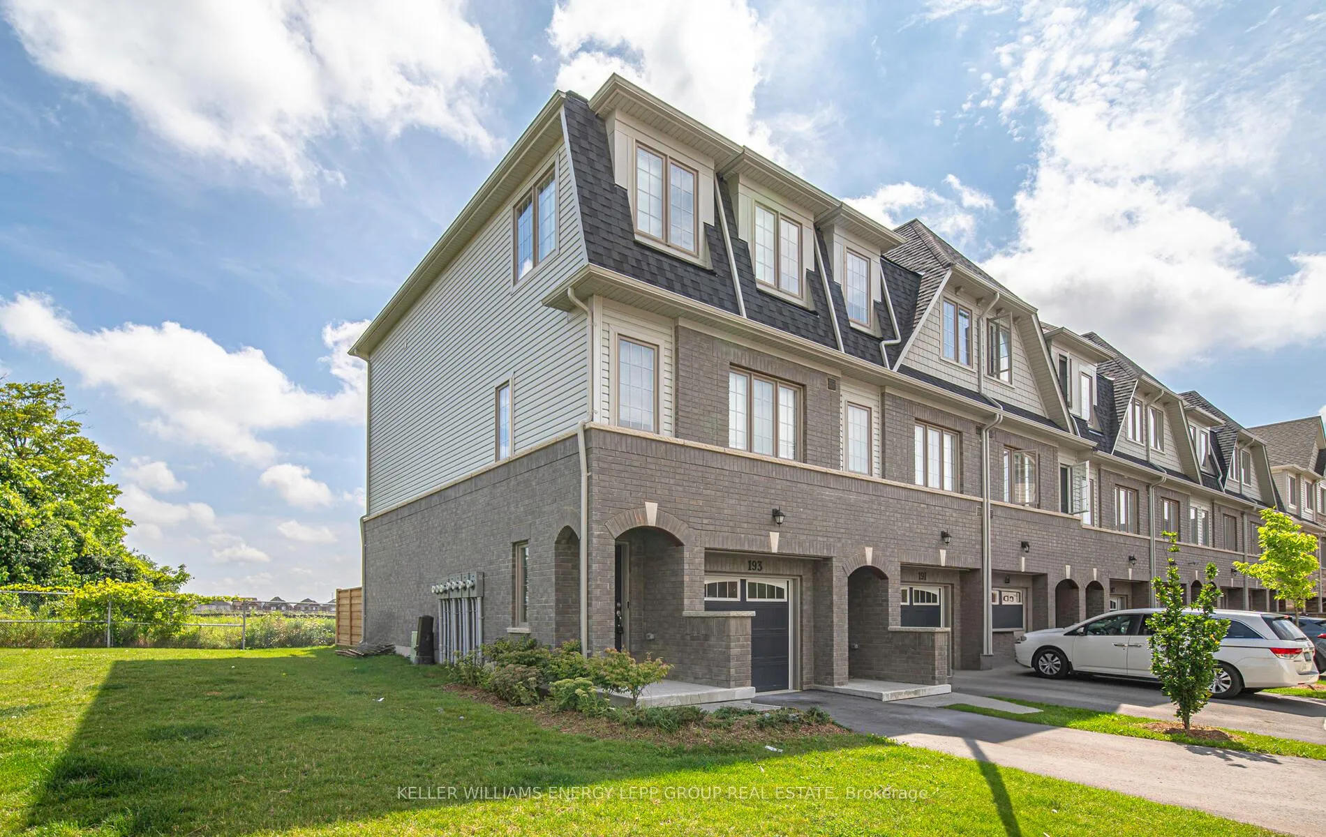 Photo 3 of 193 Danzatore Path, Oshawa, Windfields — HOMEH