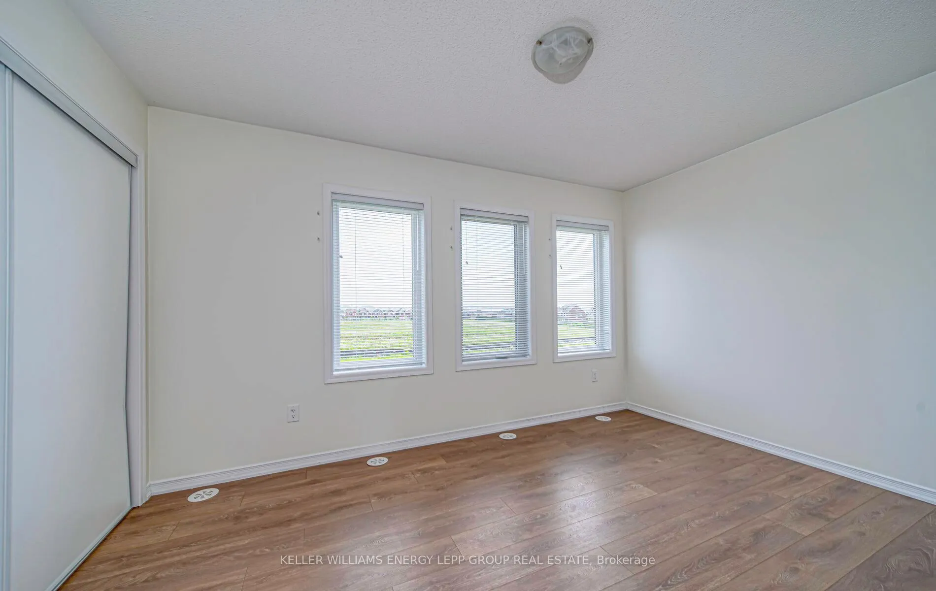 Photo 17 of 193 Danzatore Path, Oshawa, Windfields — HOMEH