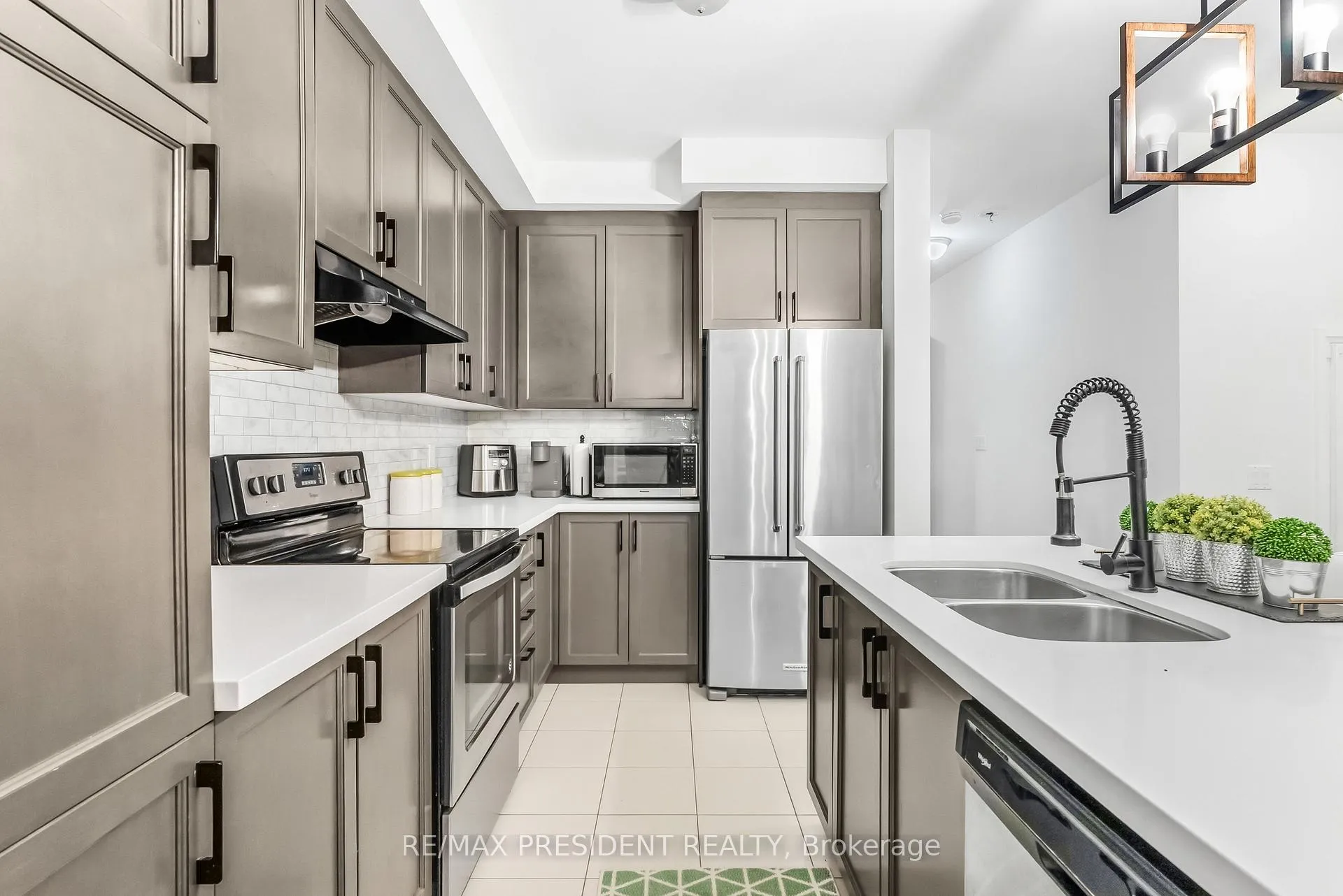 Photo 13 of 11 Oliana Way, Brampton, Bram West — HOMEH