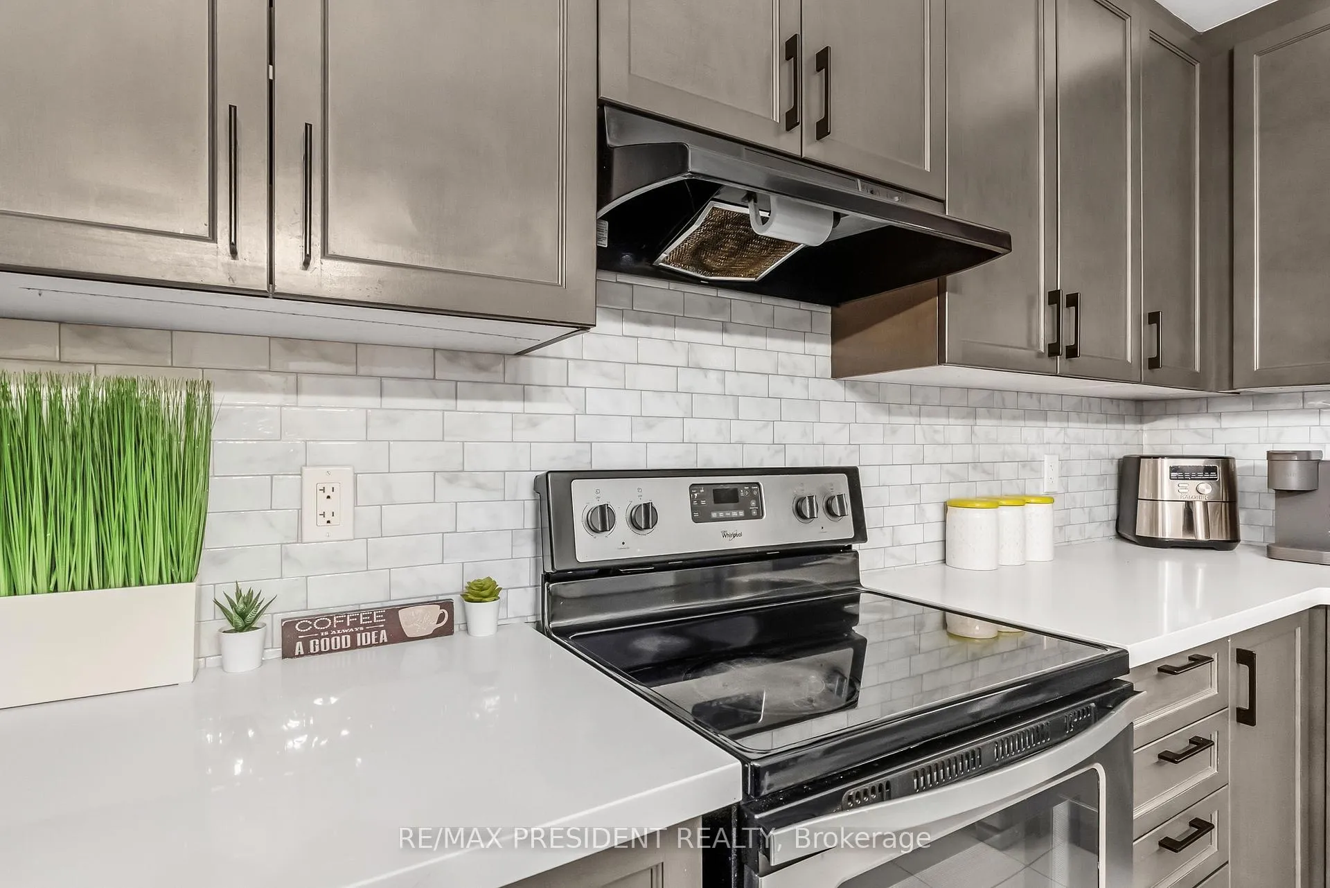 Photo 14 of 11 Oliana Way, Brampton, Bram West — HOMEH