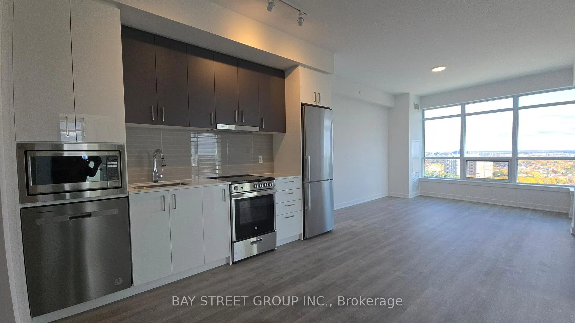Photo 3 of Unit 2711B, 50 Upper Mall Way, Vaughan, Brownridge — HOMEH