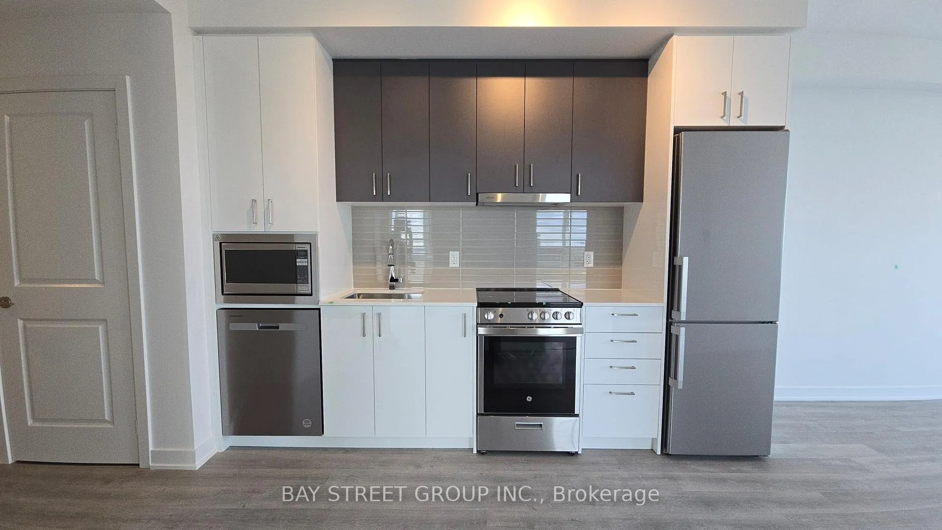 Photo 4 of Unit 2711B, 50 Upper Mall Way, Vaughan, Brownridge — HOMEH