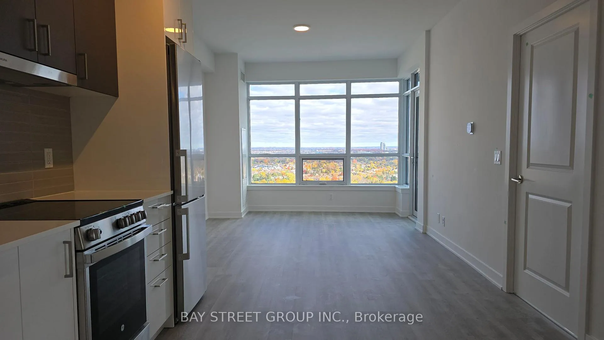 Photo 5 of Unit 2711B, 50 Upper Mall Way, Vaughan, Brownridge — HOMEH