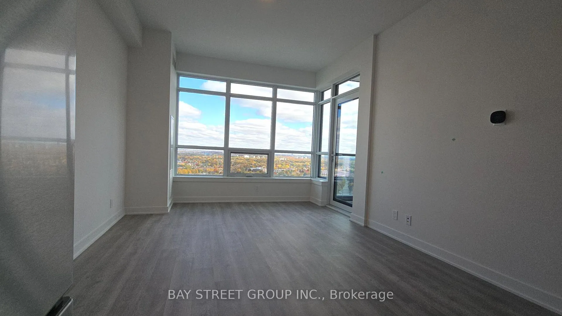 Photo 6 of Unit 2711B, 50 Upper Mall Way, Vaughan, Brownridge — HOMEH