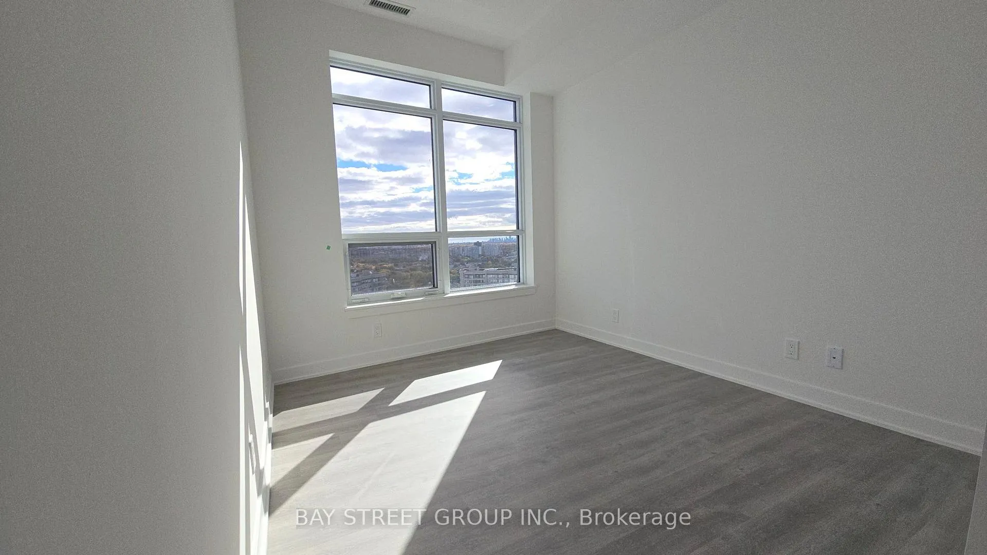 Photo 8 of Unit 2711B, 50 Upper Mall Way, Vaughan, Brownridge — HOMEH