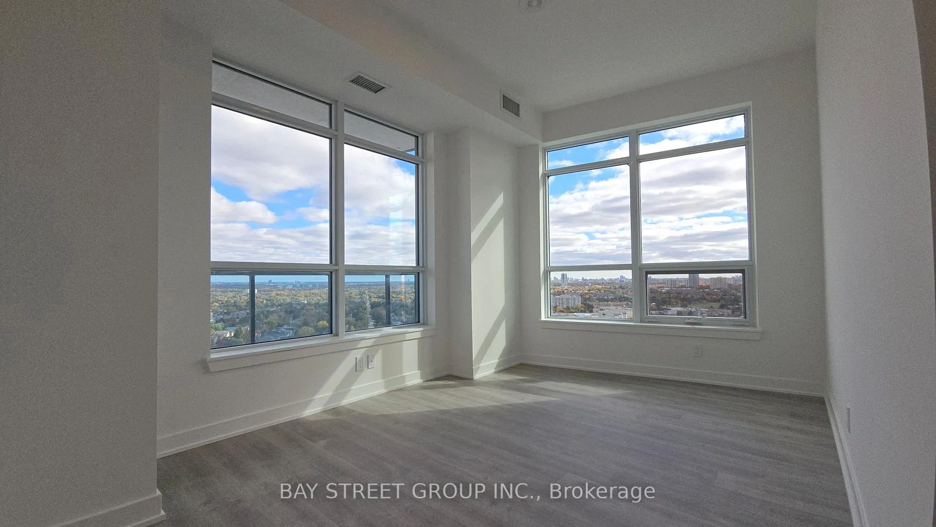Photo 11 of Unit 2711B, 50 Upper Mall Way, Vaughan, Brownridge — HOMEH