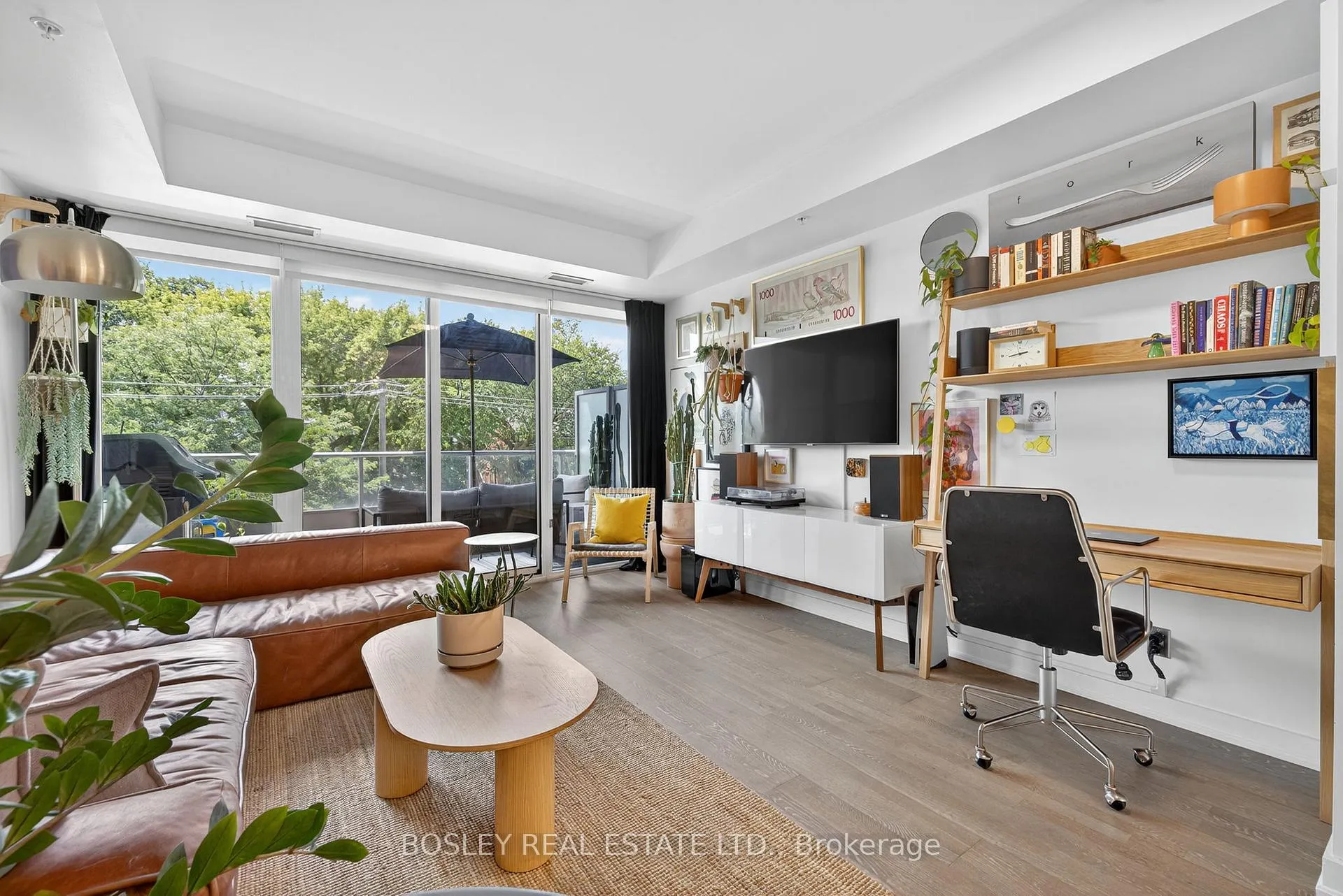 Photo 3 of Unit 305, 1960 Queen Street E, Toronto, The Beaches — HOMEH