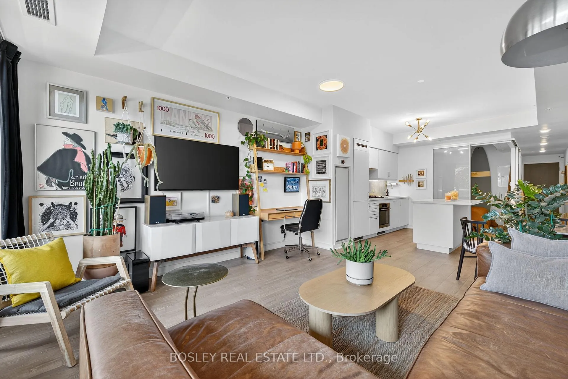 Photo 5 of Unit 305, 1960 Queen Street E, Toronto, The Beaches — HOMEH
