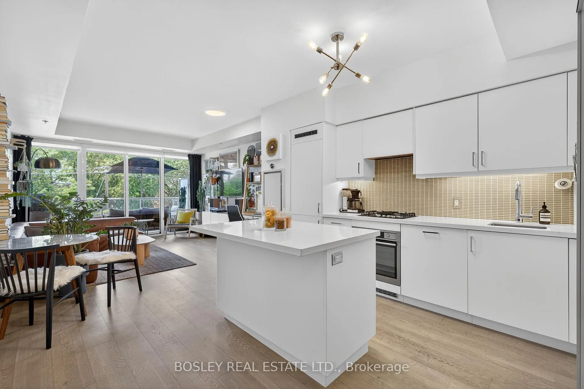 Photo 6 of Unit 305, 1960 Queen Street E, Toronto, The Beaches — HOMEH