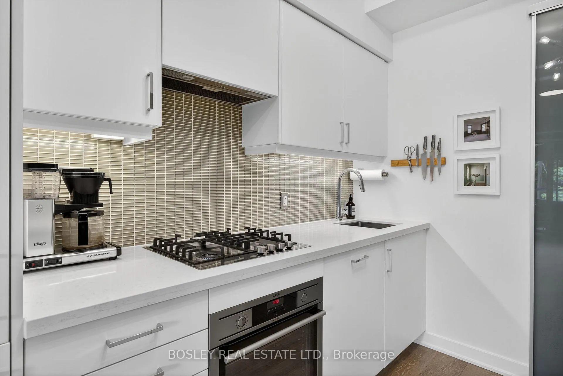 Photo 8 of Unit 305, 1960 Queen Street E, Toronto, The Beaches — HOMEH