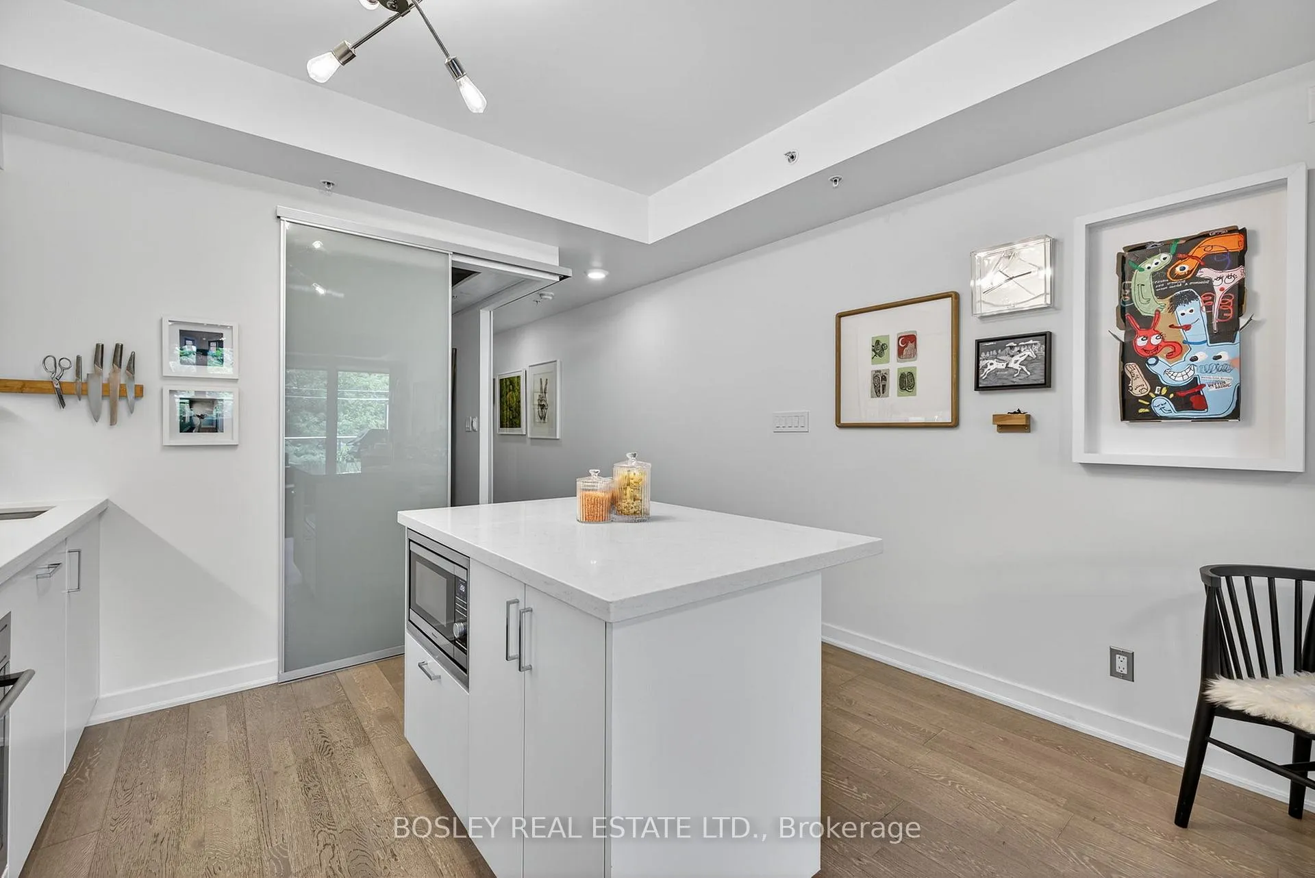 Photo 9 of Unit 305, 1960 Queen Street E, Toronto, The Beaches — HOMEH