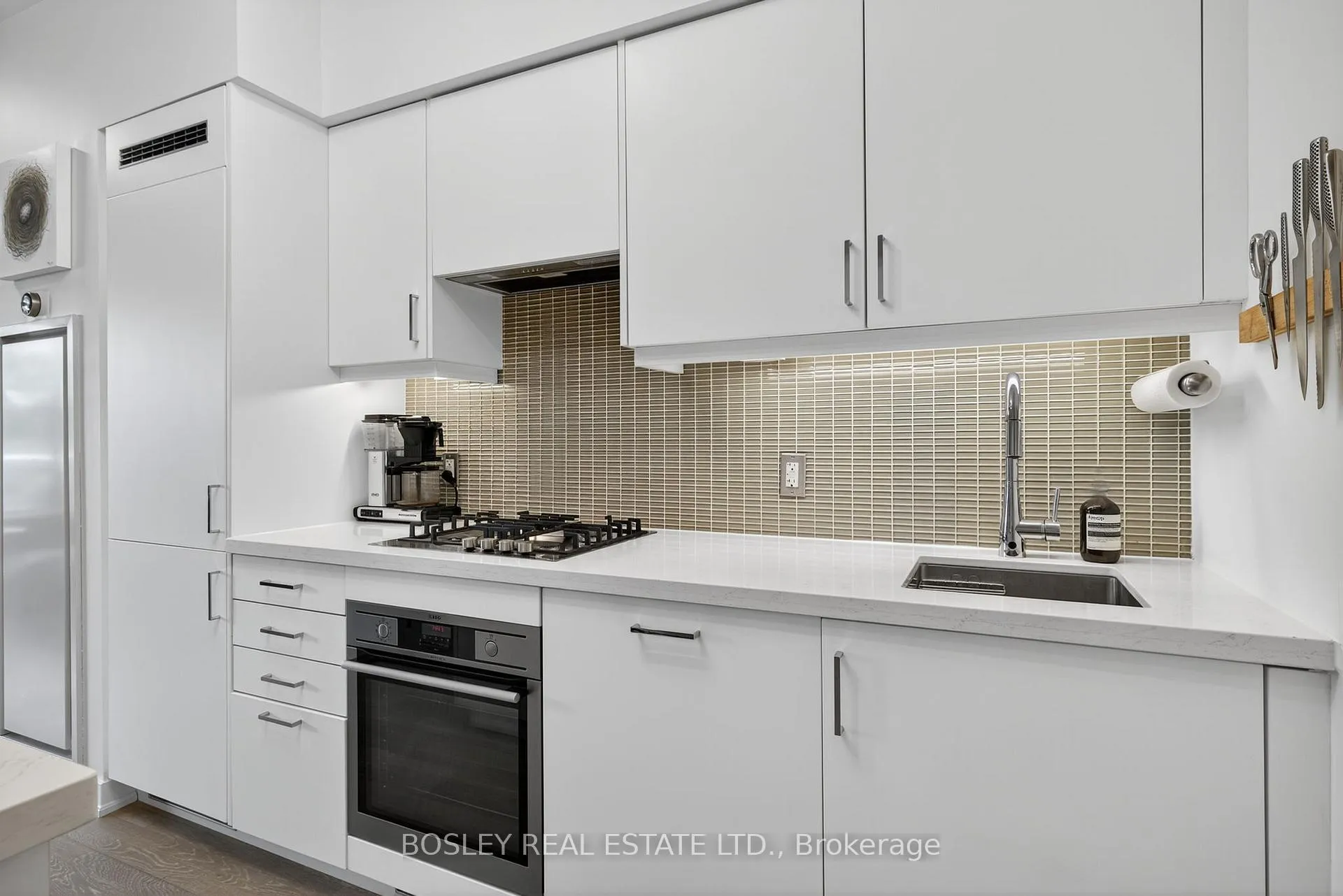 Photo 11 of Unit 305, 1960 Queen Street E, Toronto, The Beaches — HOMEH