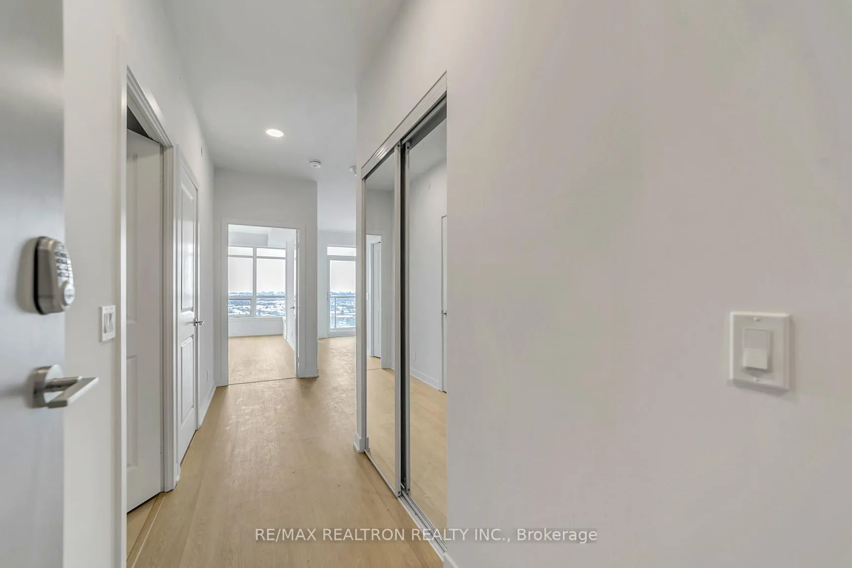 Photo 5 of Unit 1503, 30 Upper Mall Drive S, Vaughan, Brownridge — HOMEH