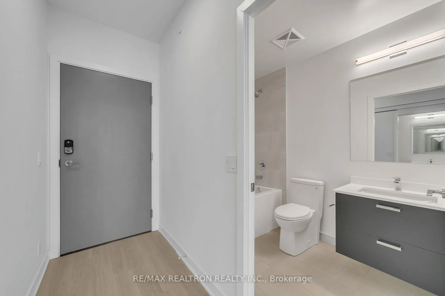 Photo 6 of Unit 1503, 30 Upper Mall Drive S, Vaughan, Brownridge — HOMEH