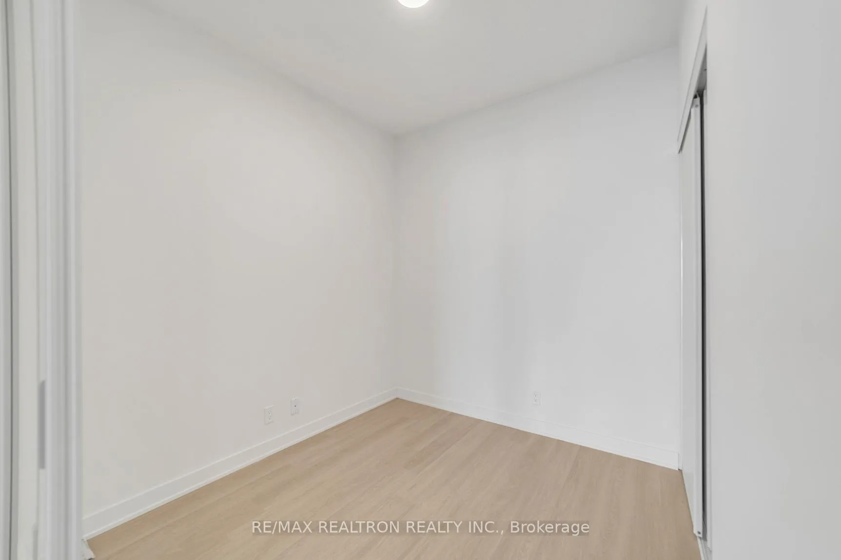 Photo 10 of Unit 1503, 30 Upper Mall Drive S, Vaughan, Brownridge — HOMEH
