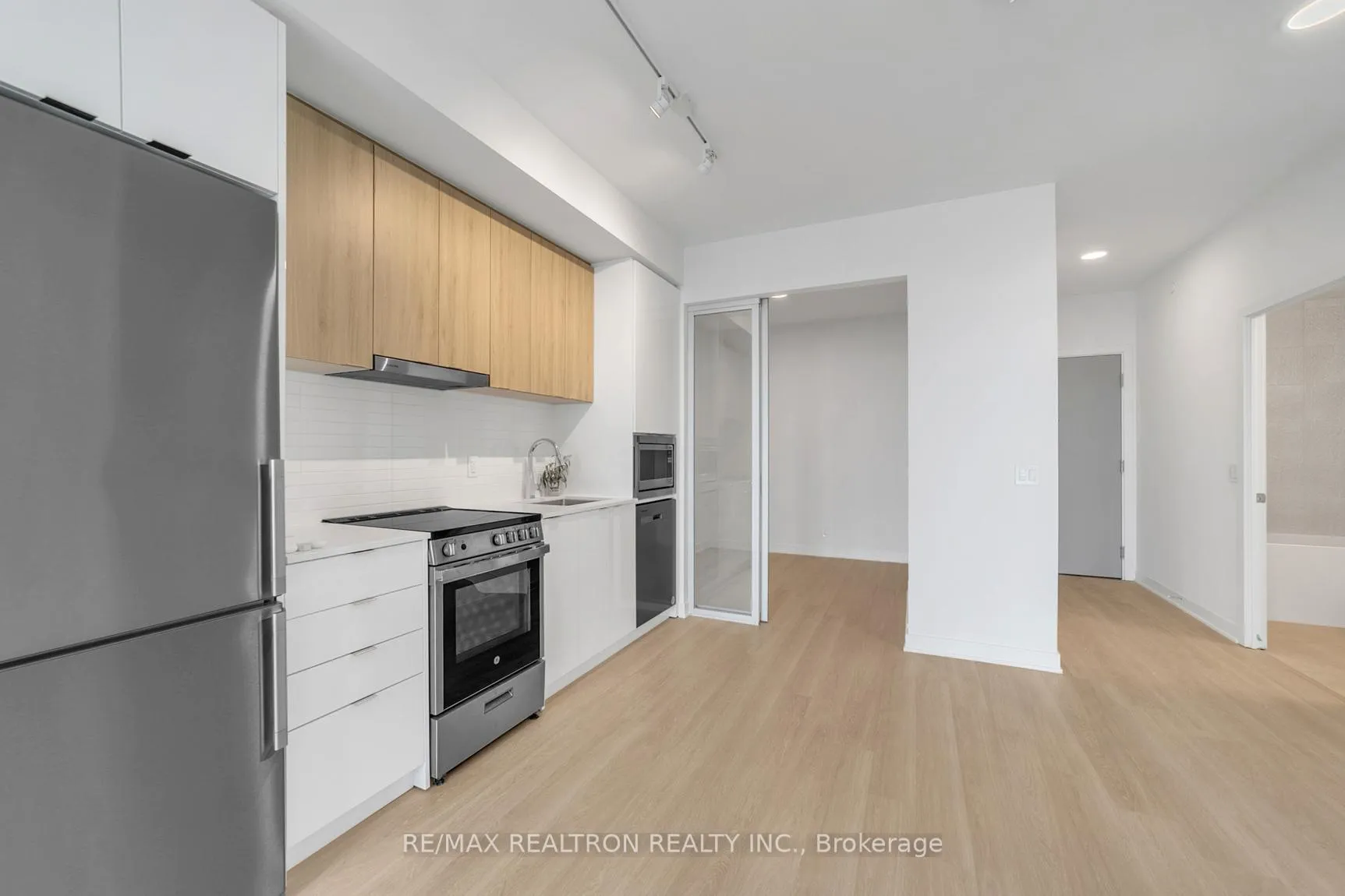 Photo 13 of Unit 1503, 30 Upper Mall Drive S, Vaughan, Brownridge — HOMEH