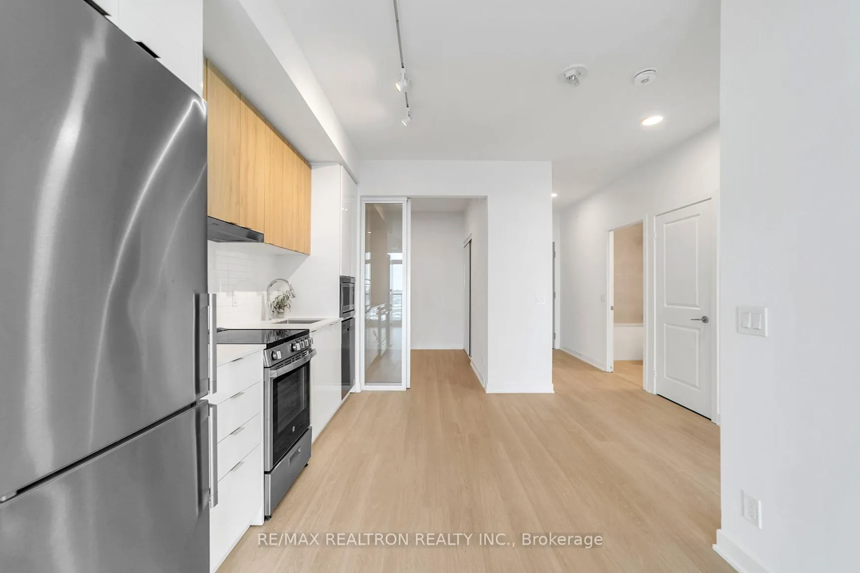 Photo 14 of Unit 1503, 30 Upper Mall Drive S, Vaughan, Brownridge — HOMEH