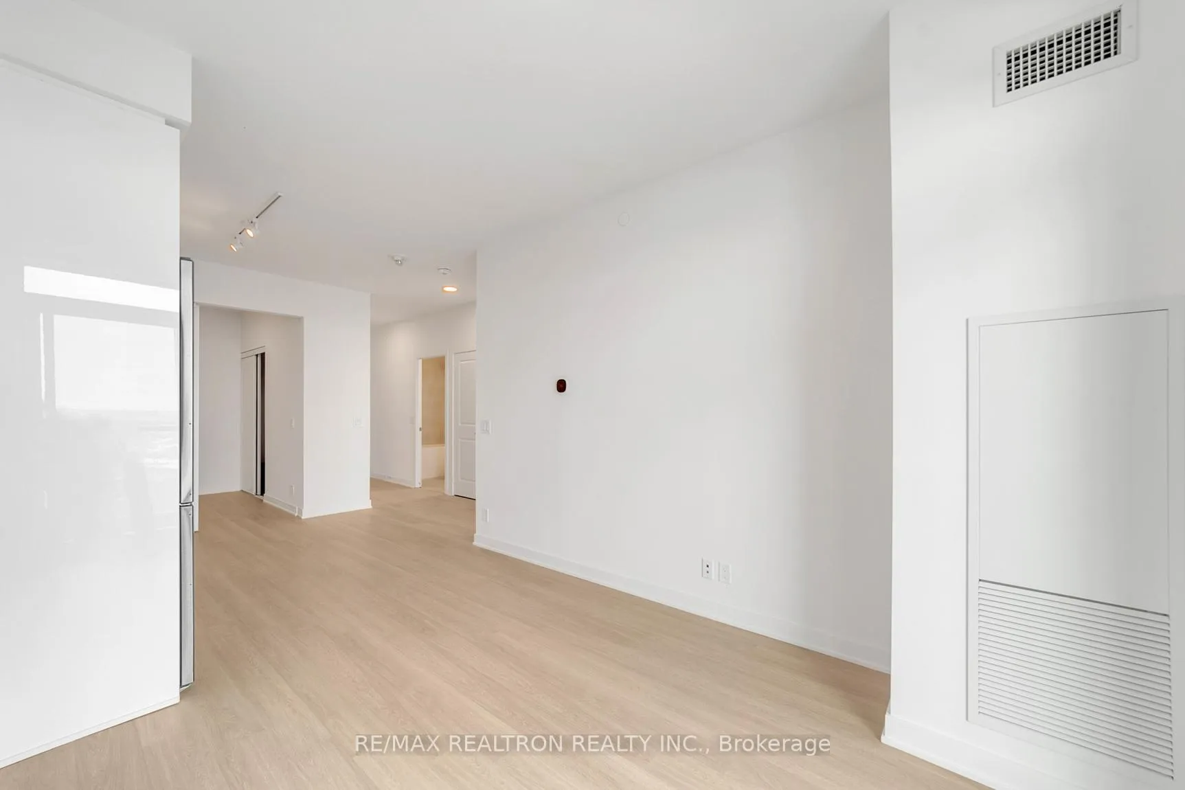 Photo 17 of Unit 1503, 30 Upper Mall Drive S, Vaughan, Brownridge — HOMEH