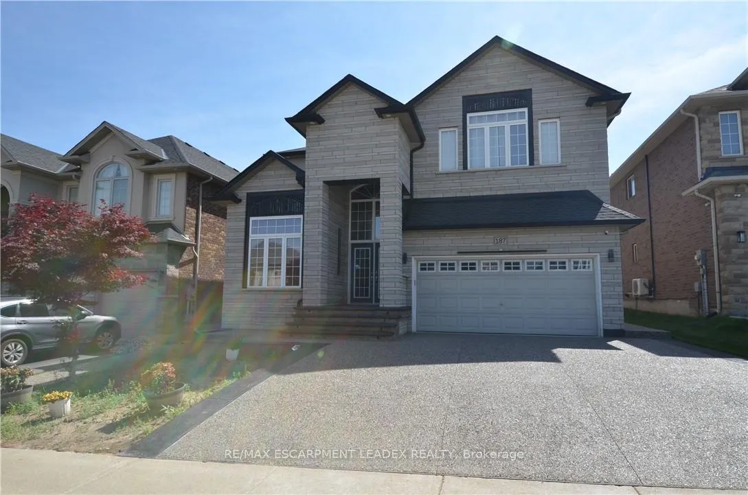 Photo 2 of Unit B, 187 Chambers Drive, Hamilton, Ancaster — HOMEH