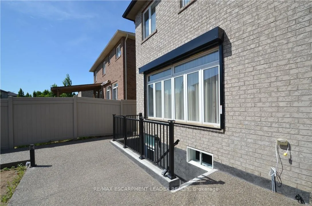 Photo 7 of Unit B, 187 Chambers Drive, Hamilton, Ancaster — HOMEH