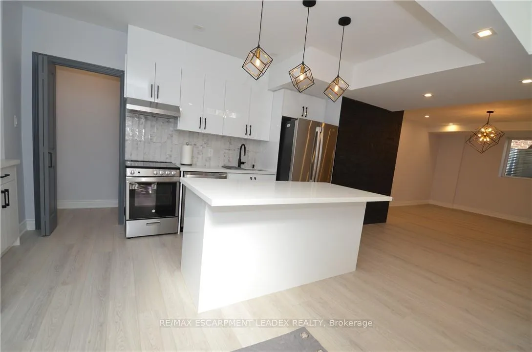 Photo 10 of Unit B, 187 Chambers Drive, Hamilton, Ancaster — HOMEH