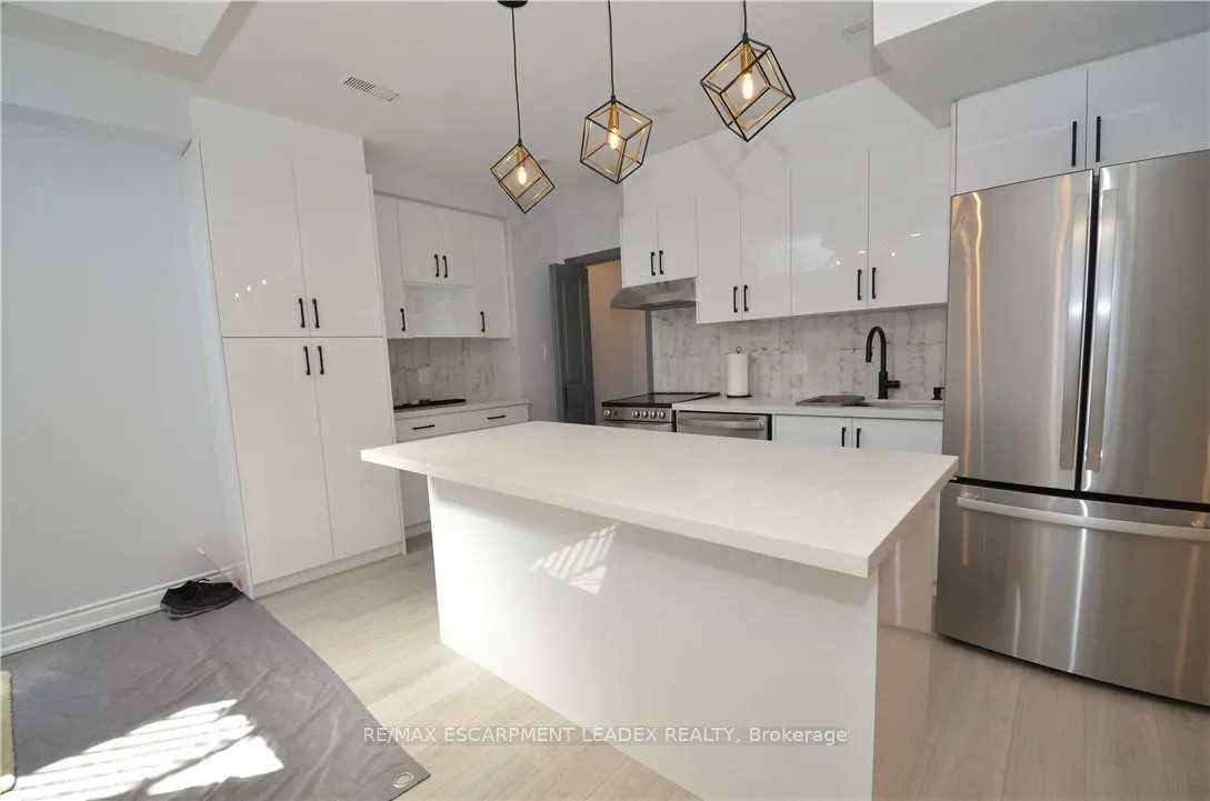 Photo 11 of Unit B, 187 Chambers Drive, Hamilton, Ancaster — HOMEH